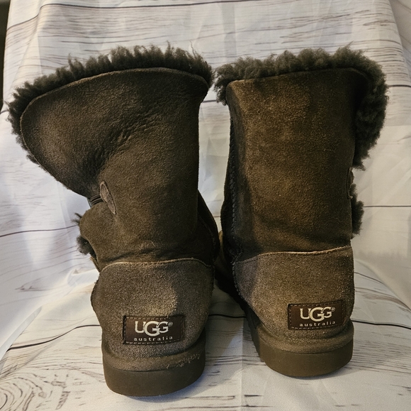 UGG Australia Bailey Button 5803 Boots Women’s Size 6 Chestnut Brown Sheepskin - Picture 6 of 10